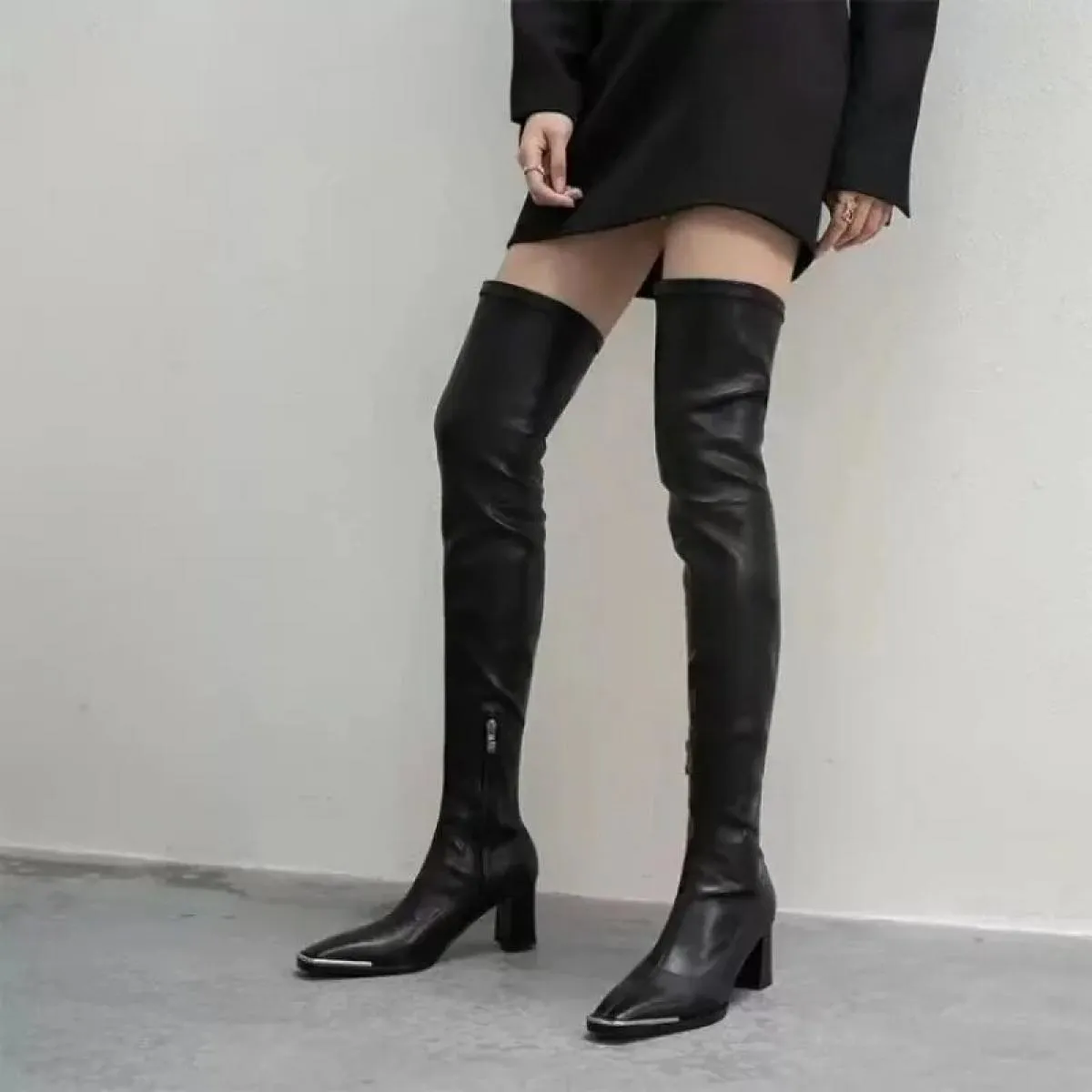 2024 Donne di Vendita Calde Scarpe Moda Tacco Quadrato Inverno Moderno Sopra Il Ginocchio Stivali Piegati A Punta Antiscivolo So