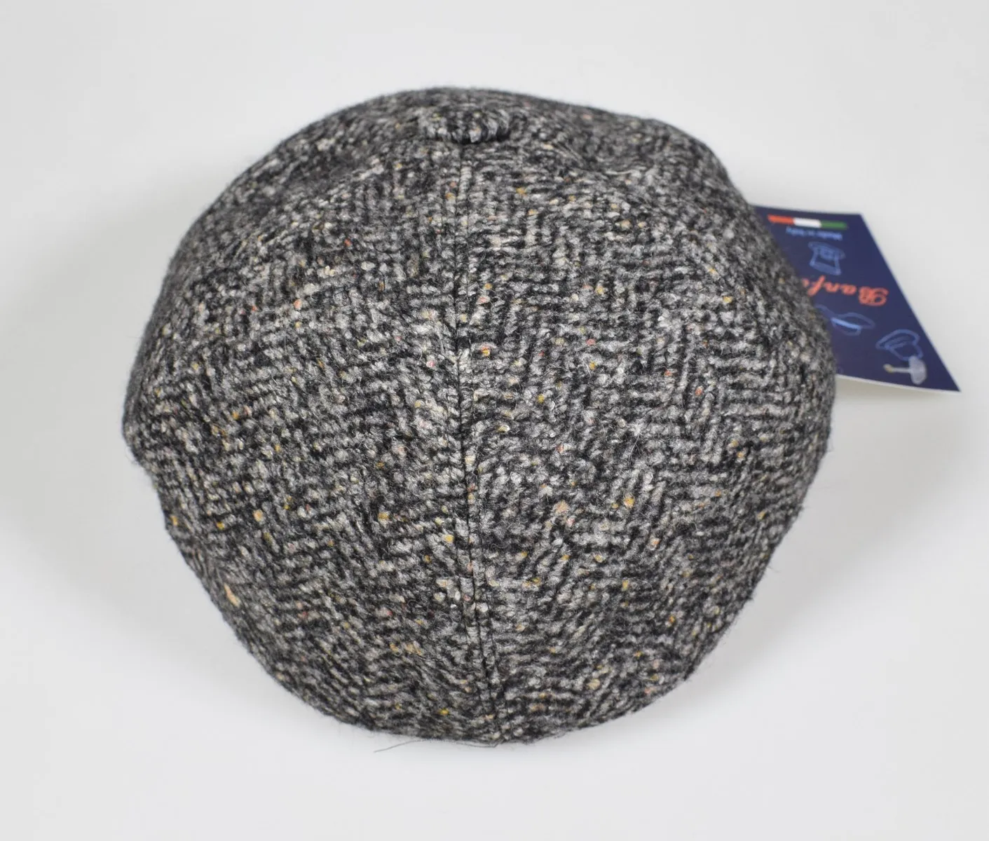 Berrett Classic man in mixed grey wool with imor tweed of Banfi