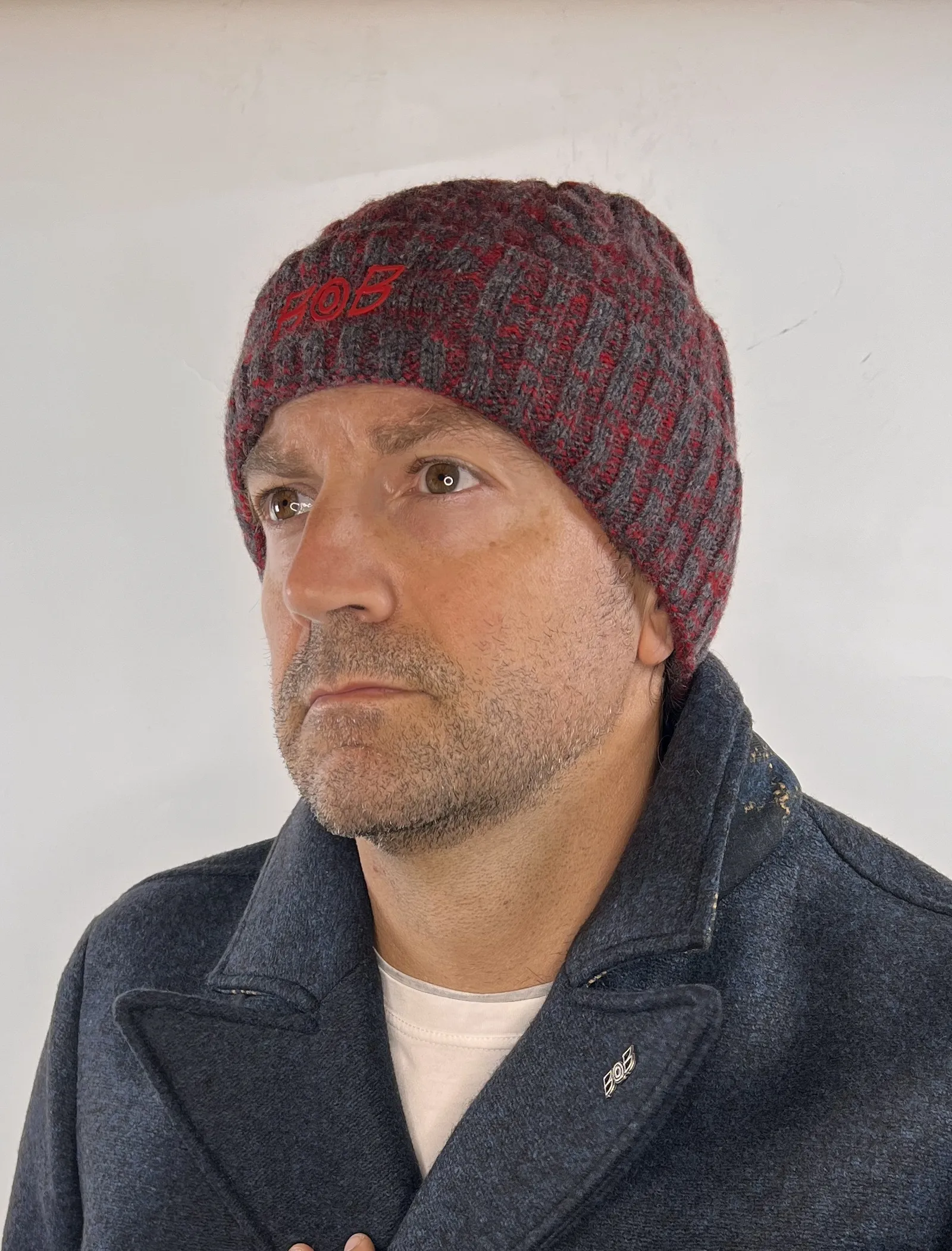 Cappellino a cuffia in lana bicolor disegno treccia grigio/bordeaux  | BOB