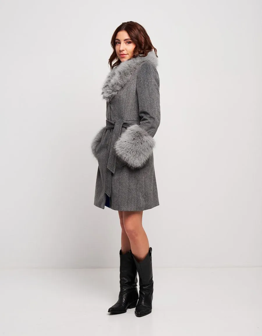 Cappotto con cintura e ecopelliccia