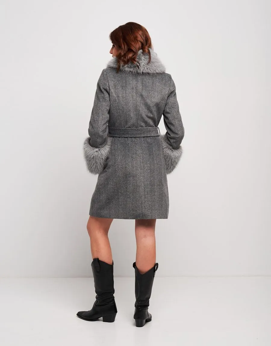 Cappotto con cintura e ecopelliccia
