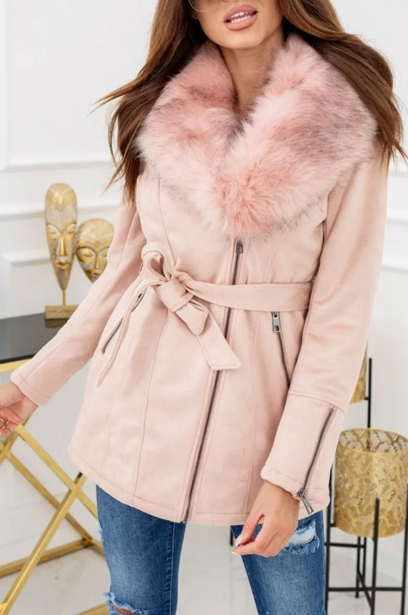 Cappotto lungo rosa scamosciato con laccio e bordo in ecopelliccia