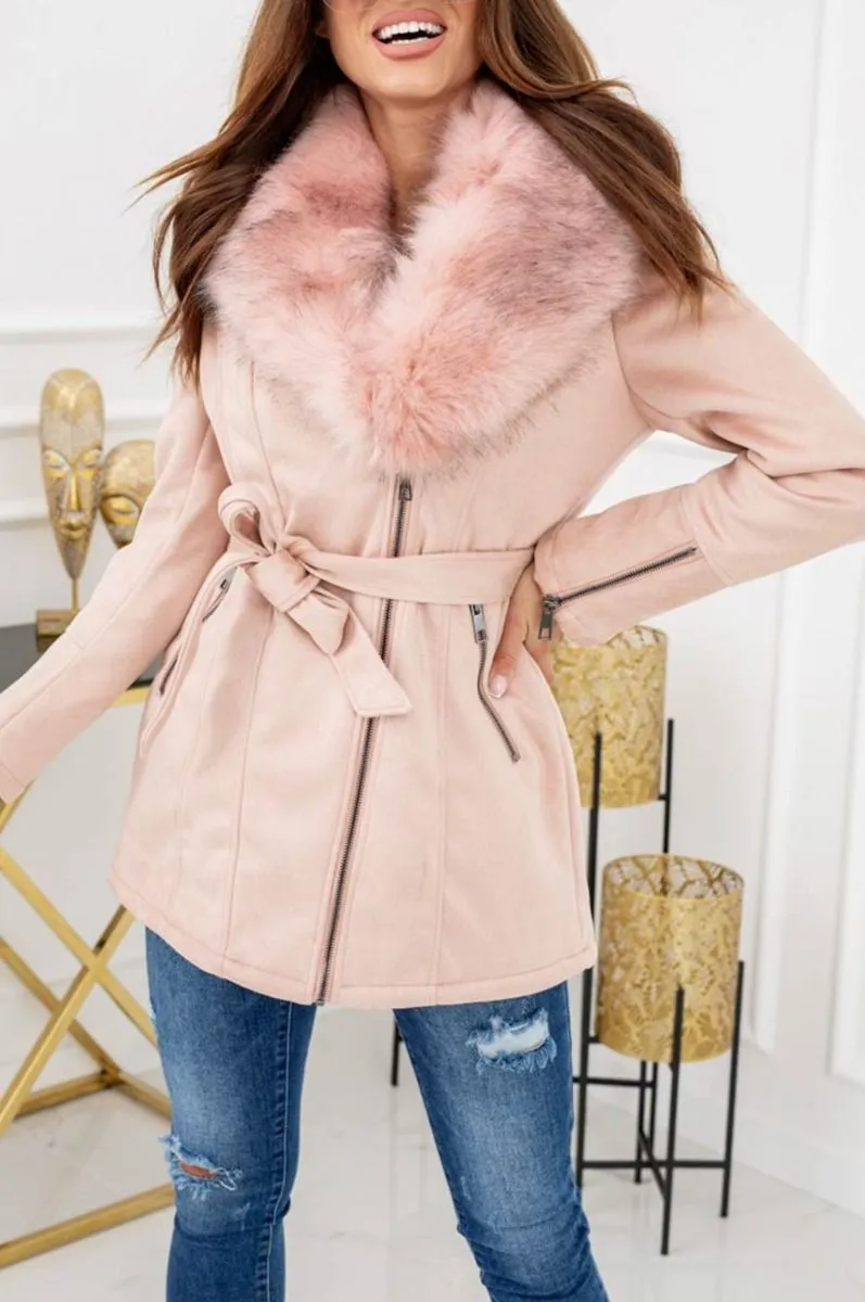Cappotto lungo rosa scamosciato con laccio e bordo in ecopelliccia