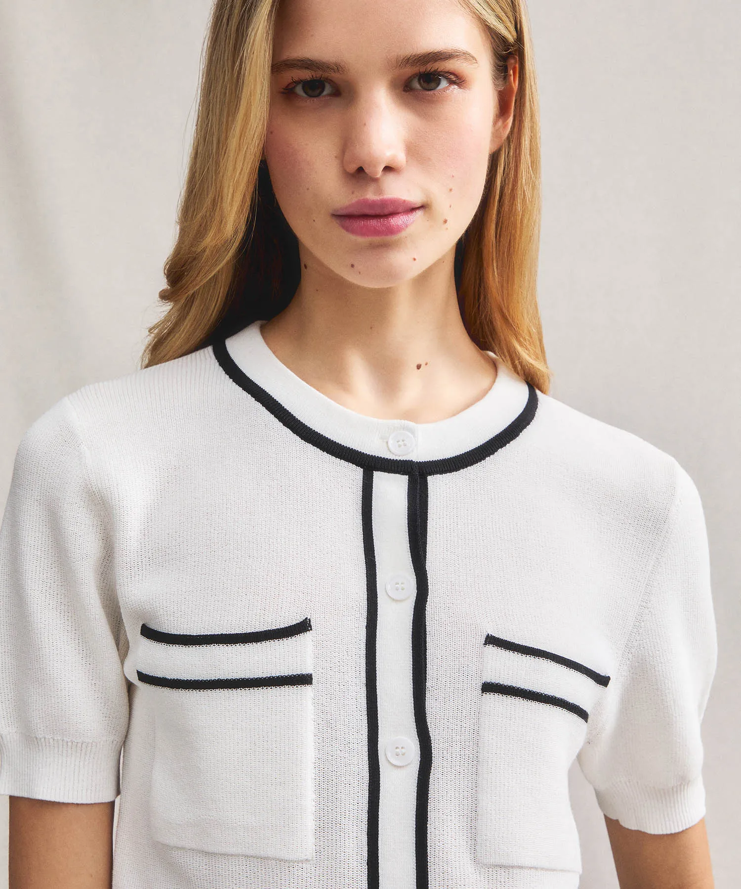 Cardigan manica corta con tasche al petto