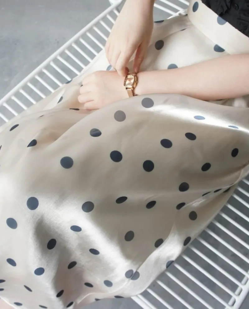 Gonna al ginocchio con stelle filanti a pois retrò Camicia a maniche corte a bolle di fiori con motivo nero scuro
