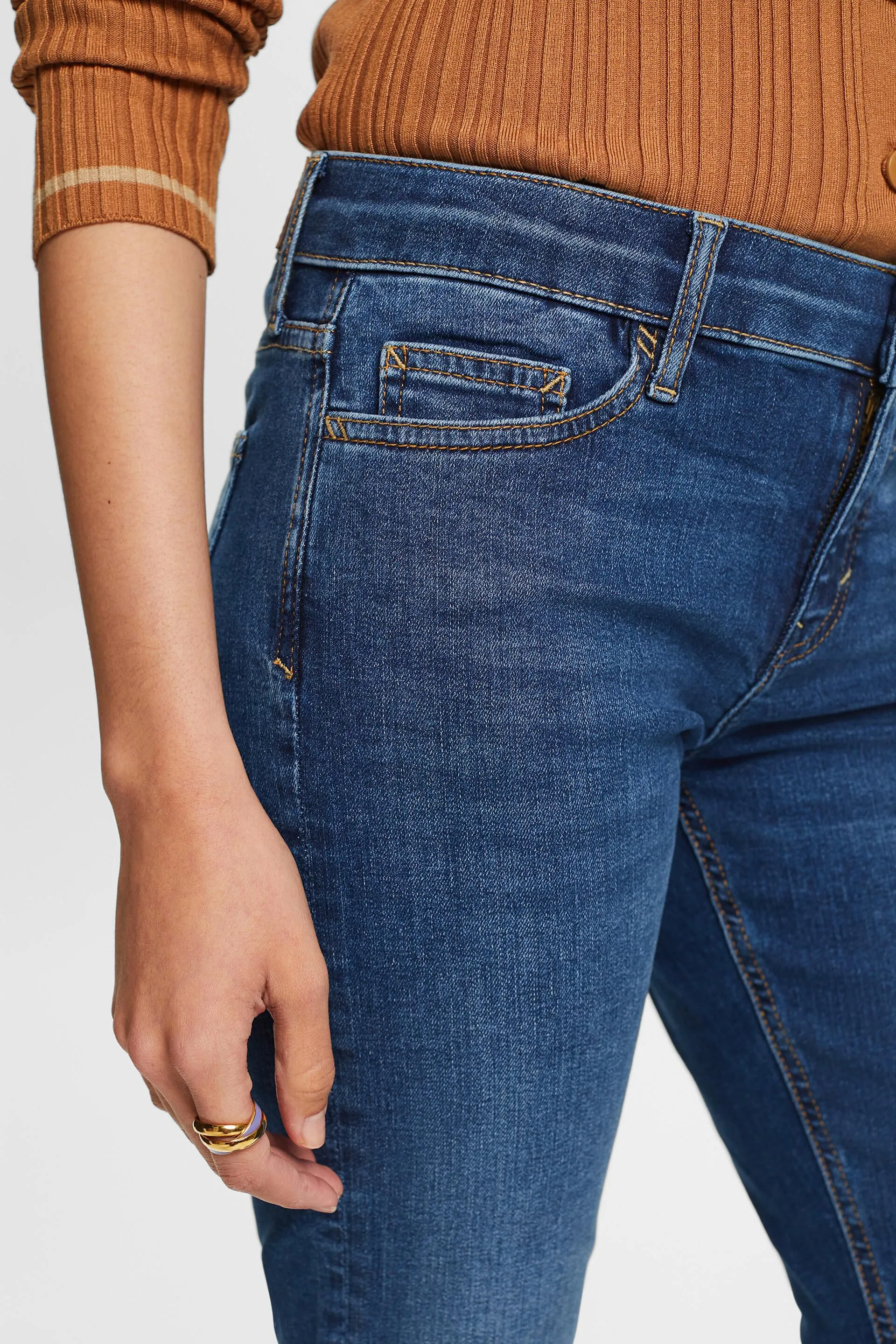 Jeans bootcut a vita media