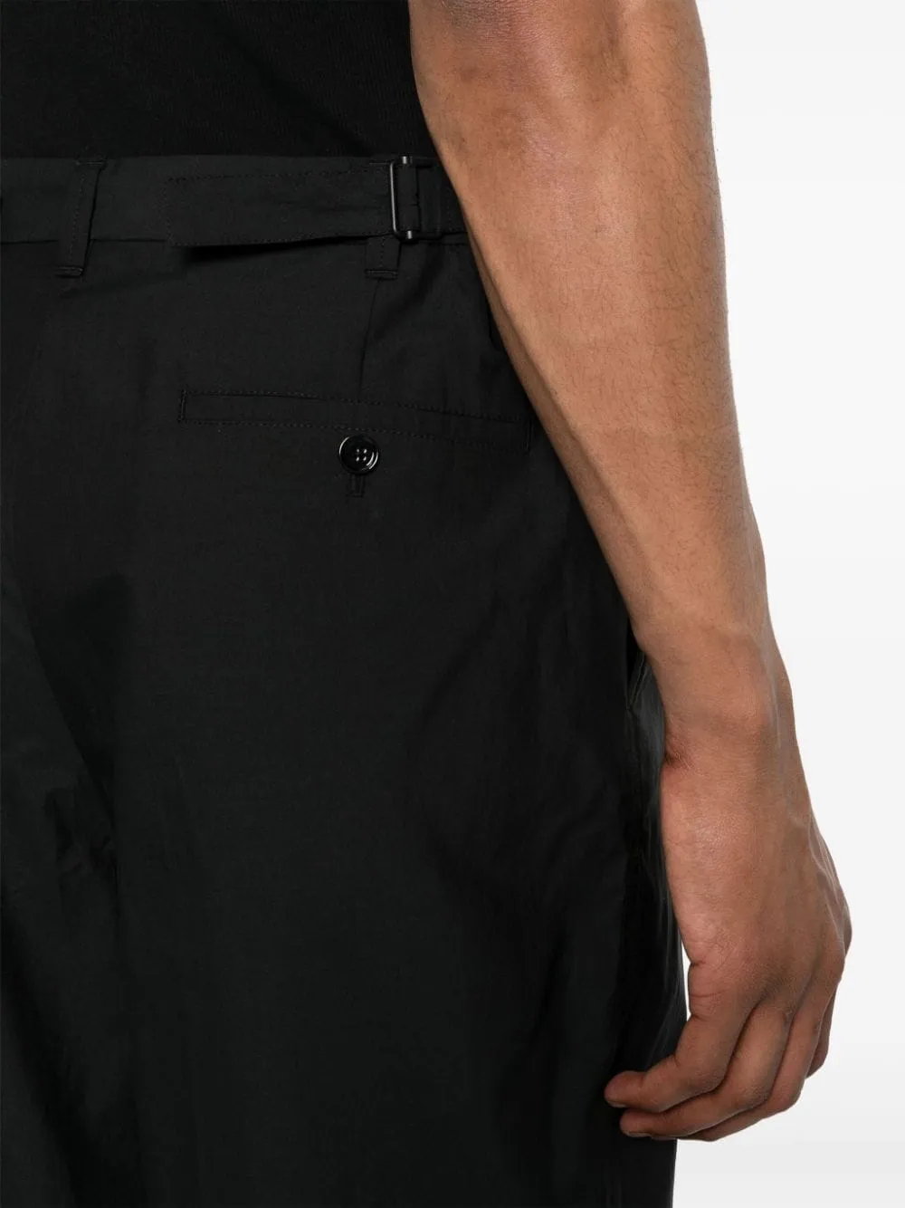 Pantaloni affusolatii in nero - uomo