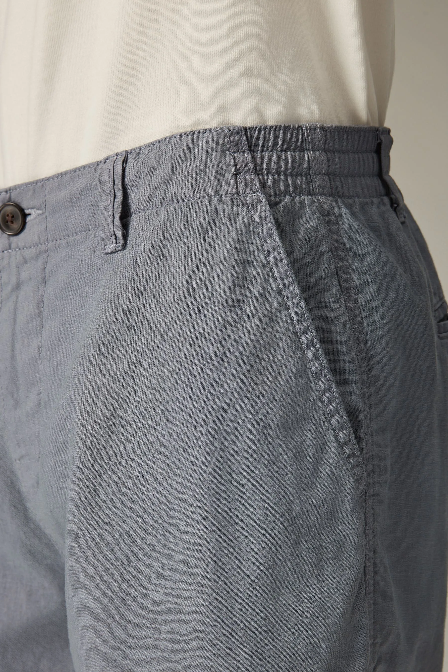 Pantaloni chino corti in misto lino