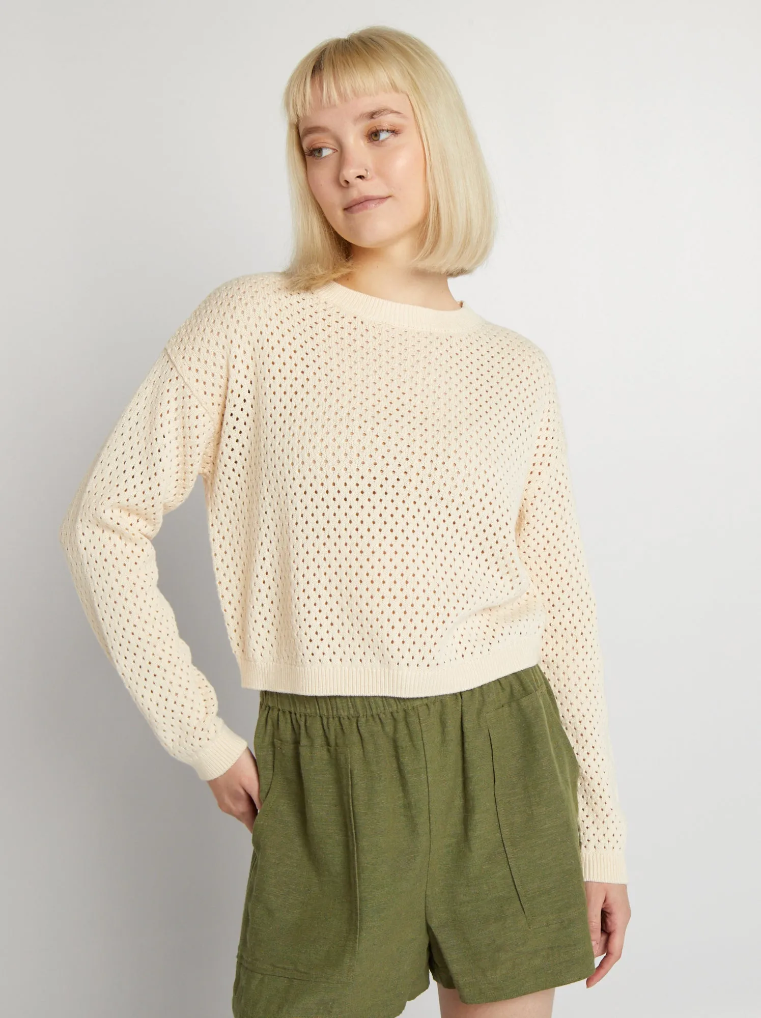 Pullover in maglia traforata girocollo - BEIGE