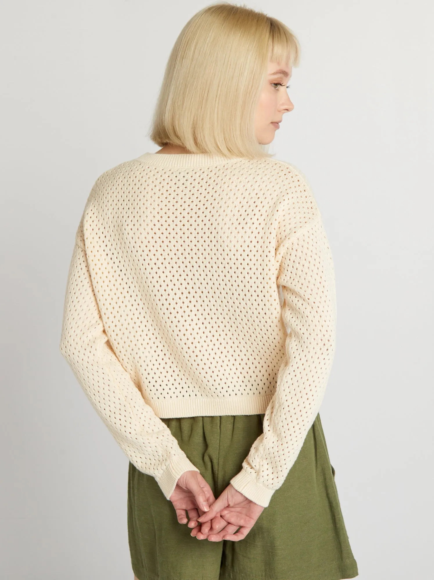 Pullover in maglia traforata girocollo - BEIGE