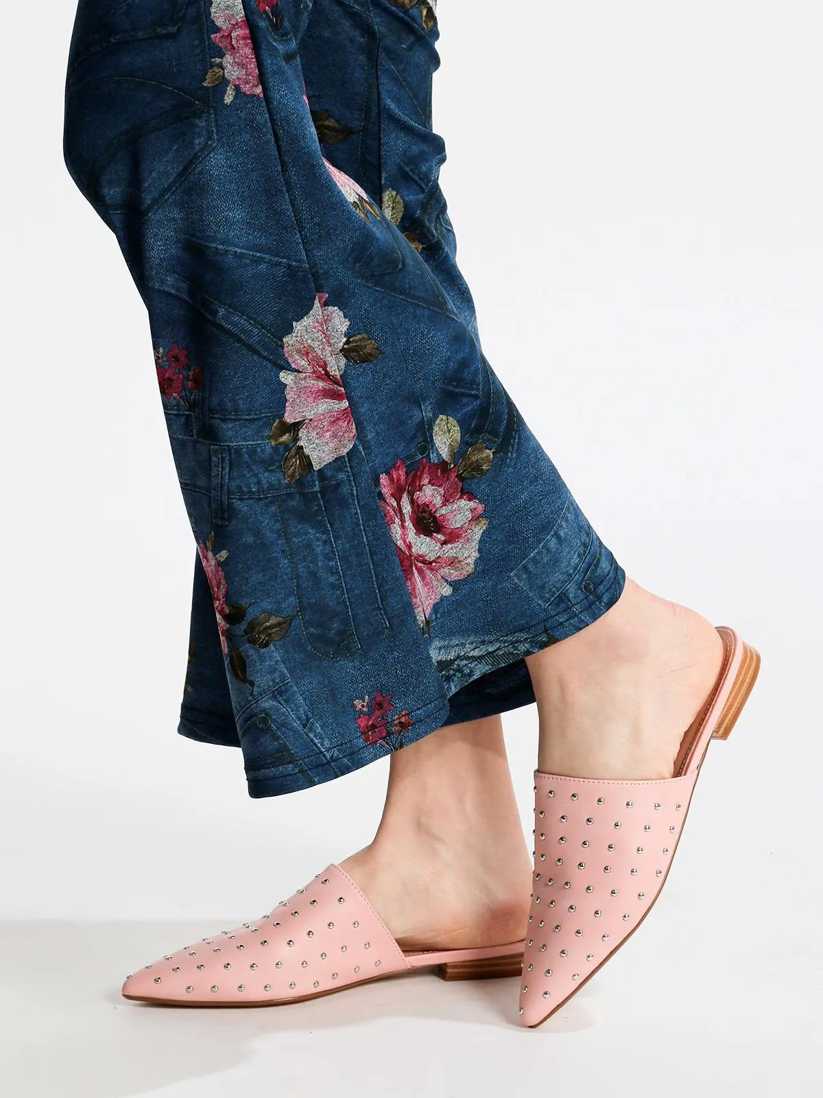 Queen Helena Sabot rose en simili cuir avec clous