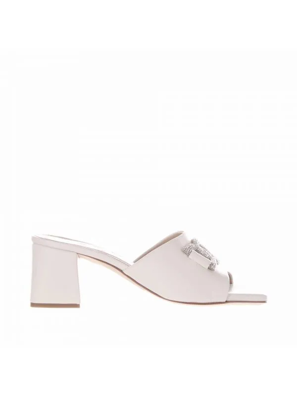 Sabot in nappa con decorazione di strass