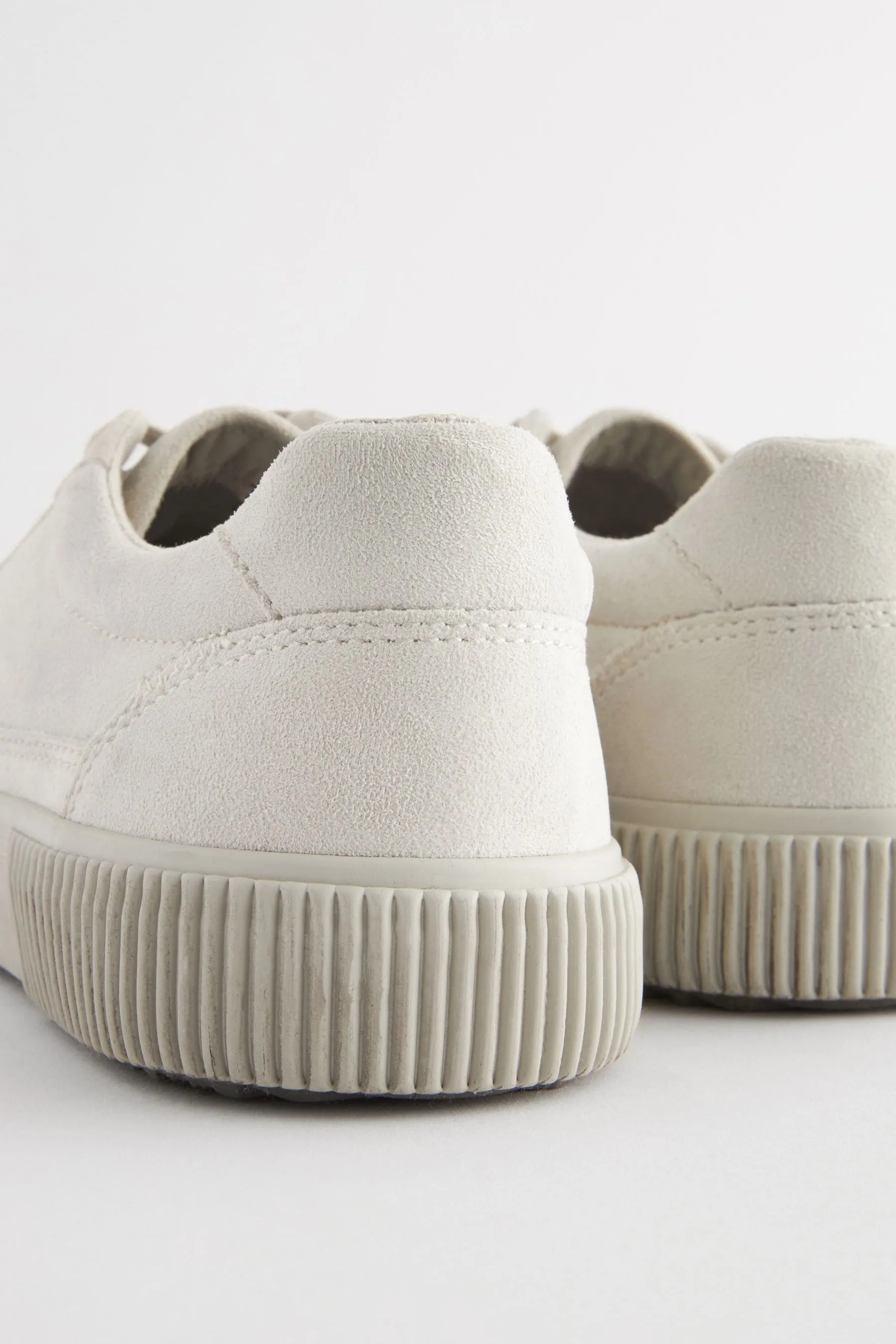 Scarpe da ginnastica invecchiate