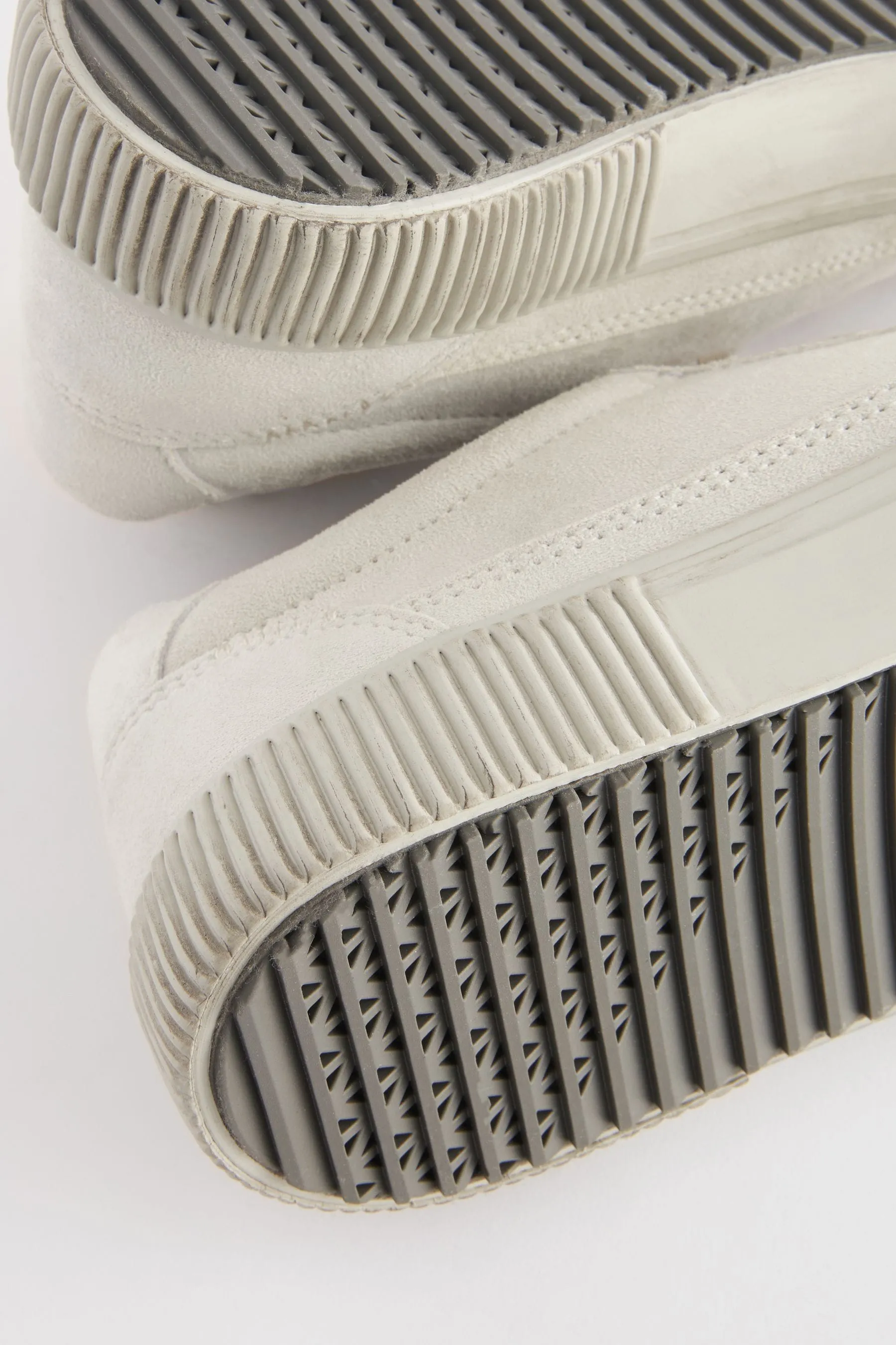 Scarpe da ginnastica invecchiate