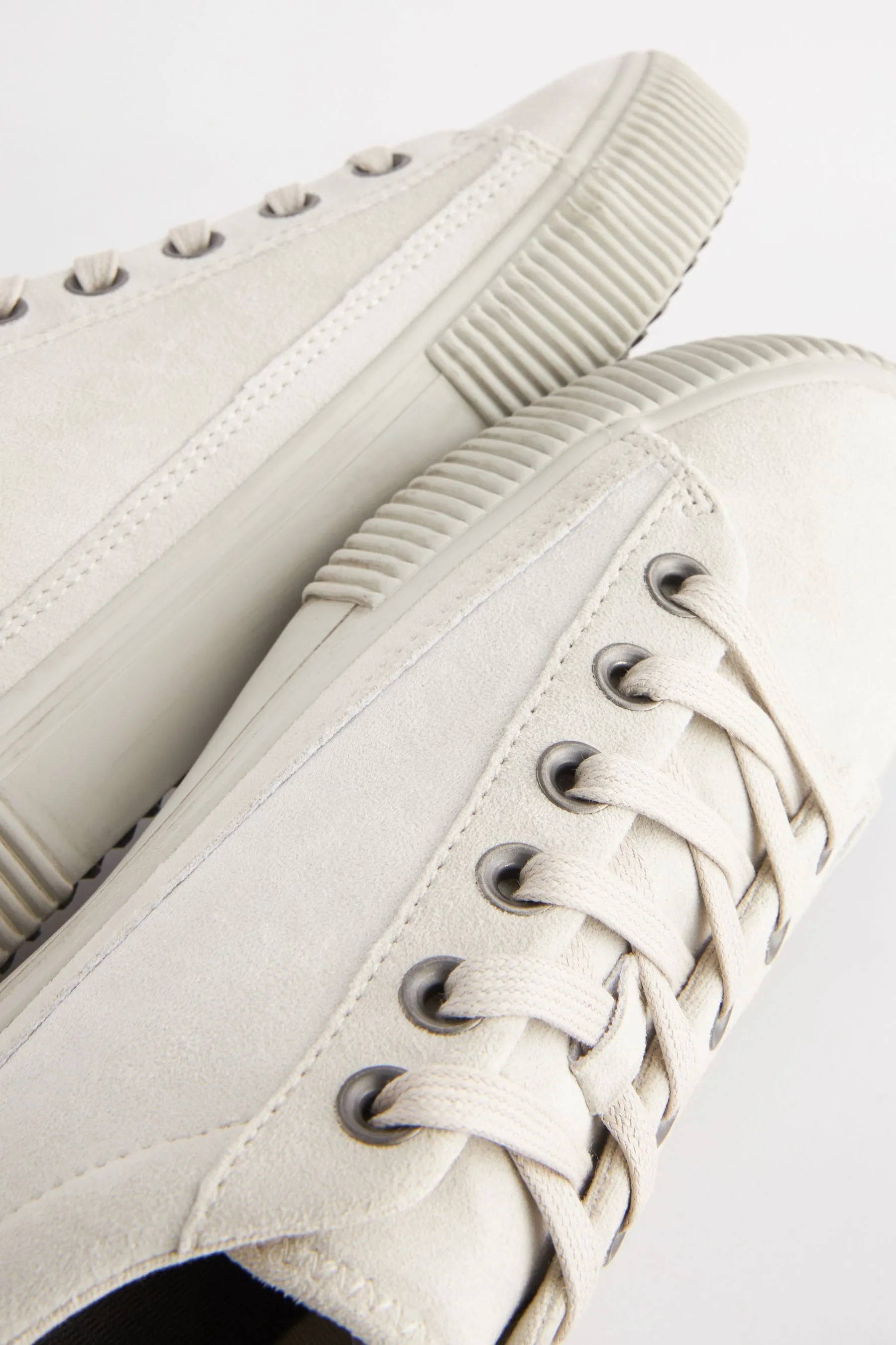 Scarpe da ginnastica invecchiate