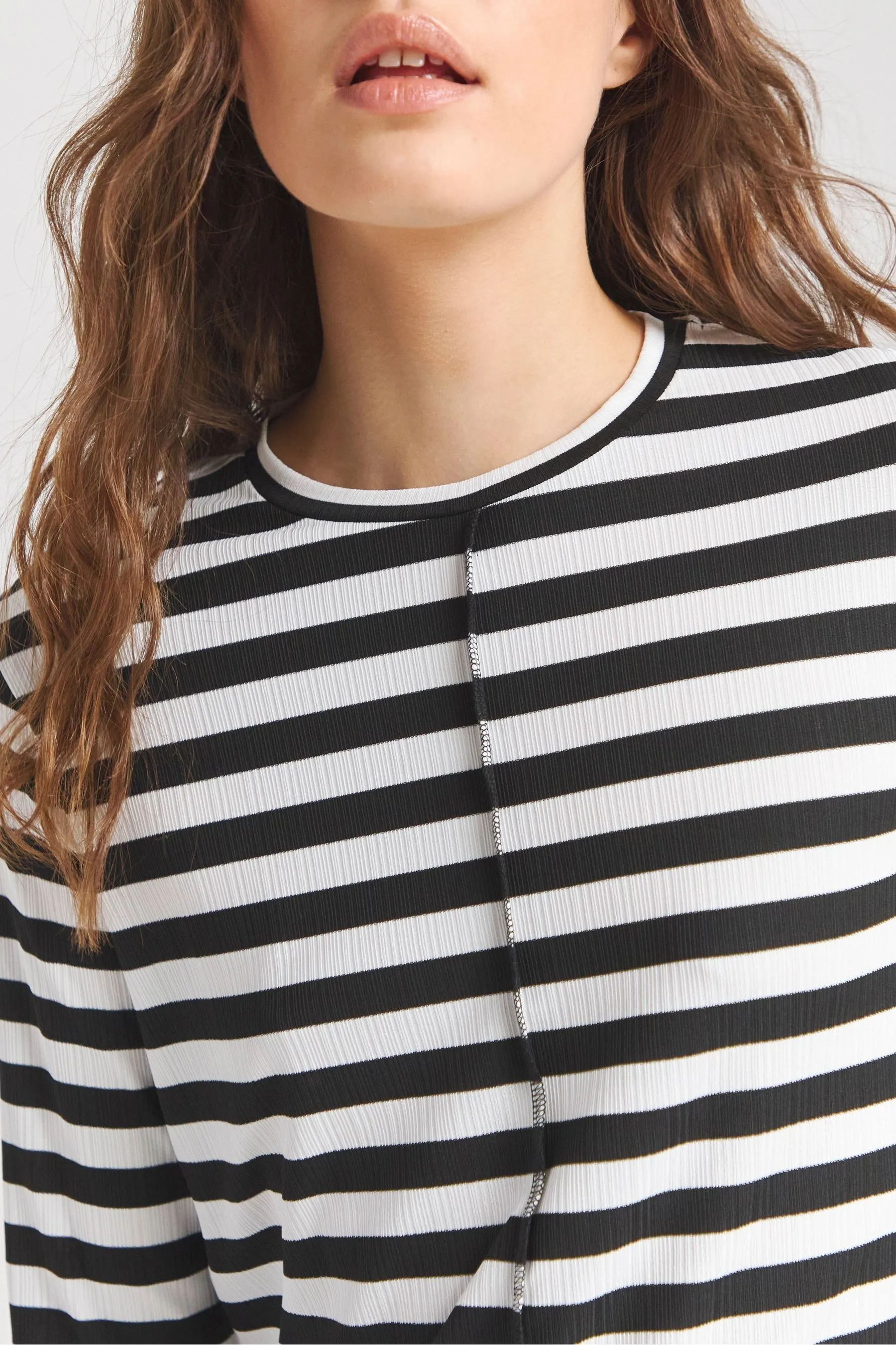 Simply Be - T-shirt a righe e a coste con cuciture a contrasto