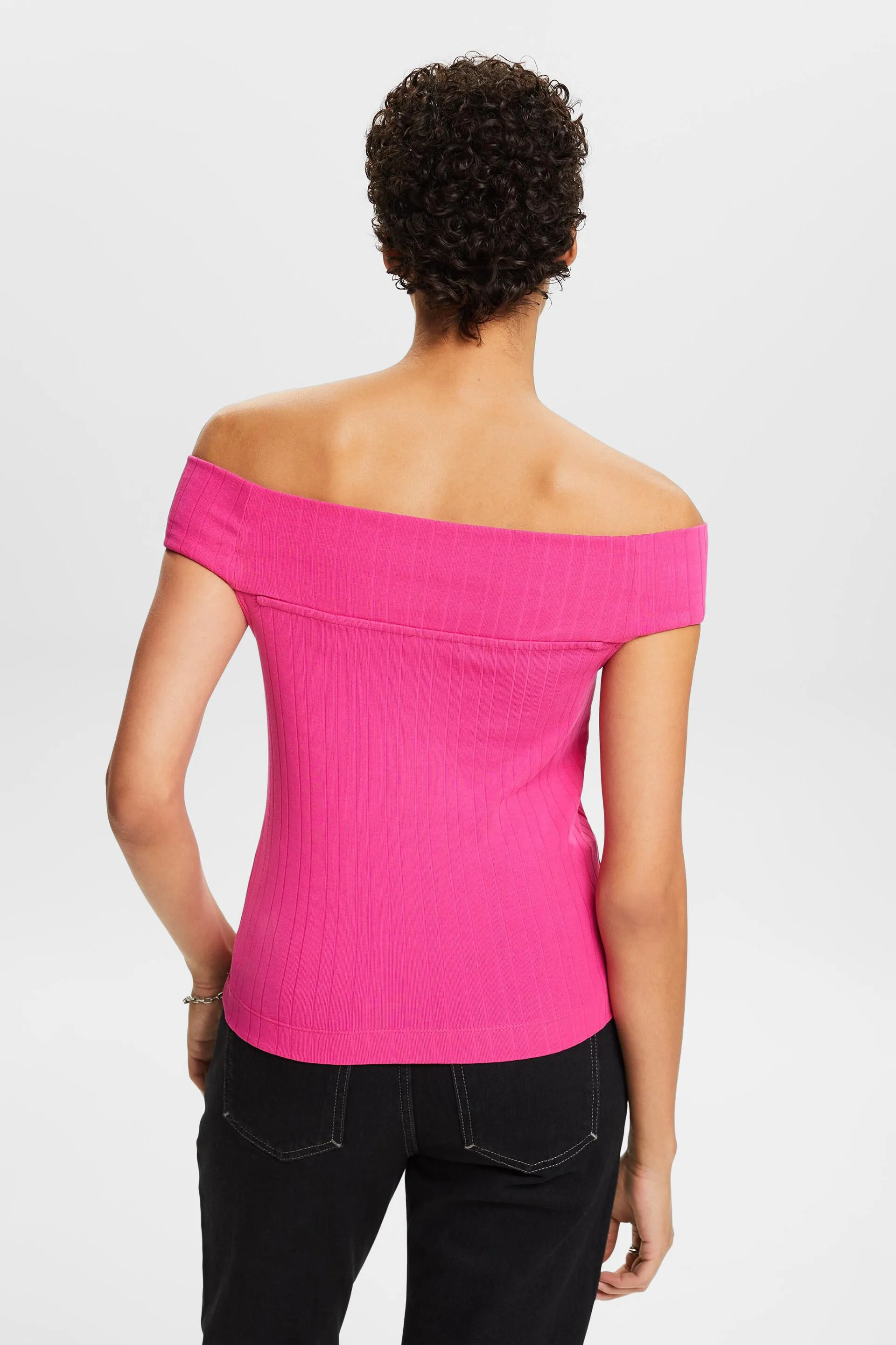 T-shirt a coste con spalle scoperte