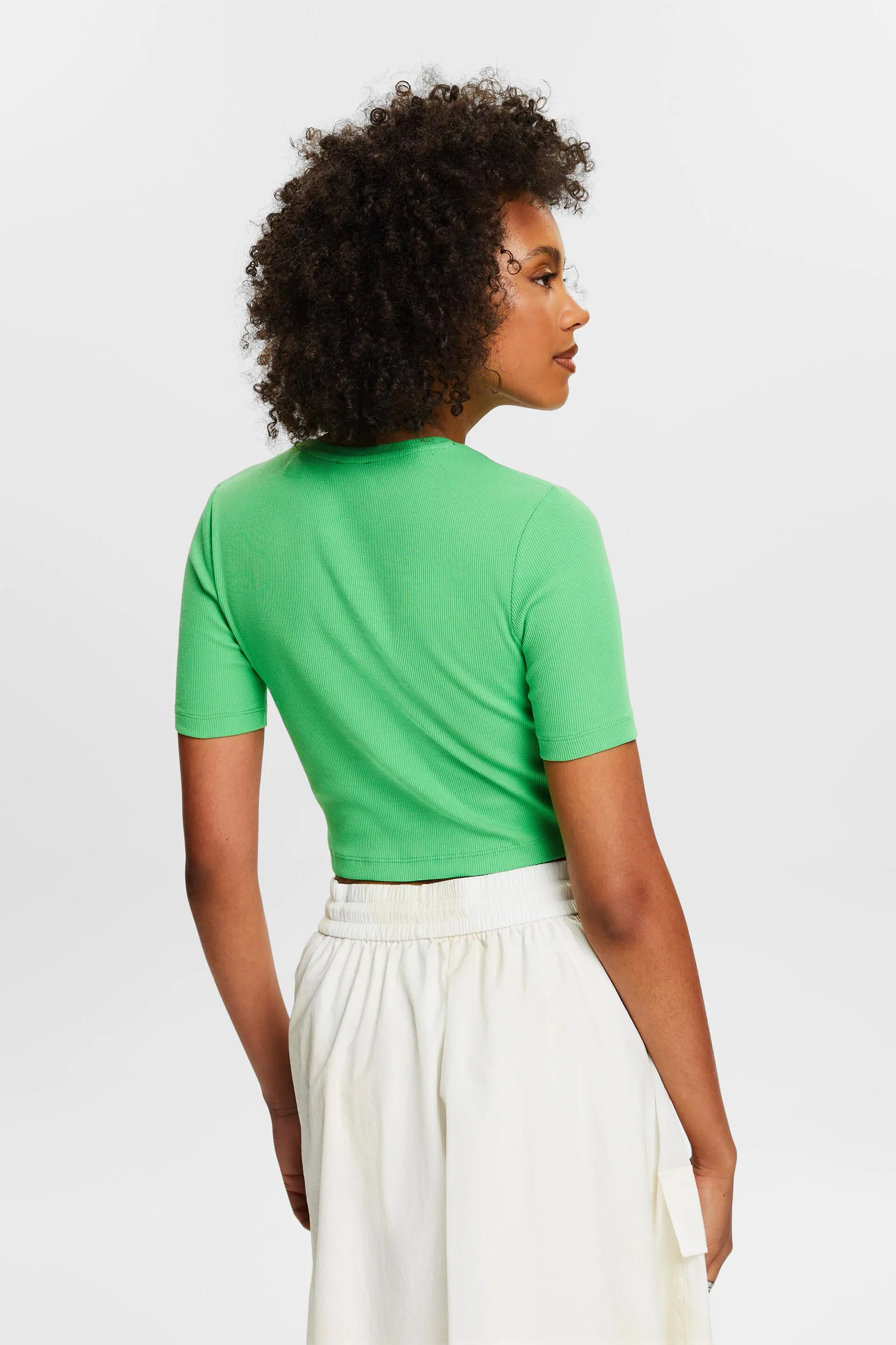 T-shirt accorciata in cotone a coste