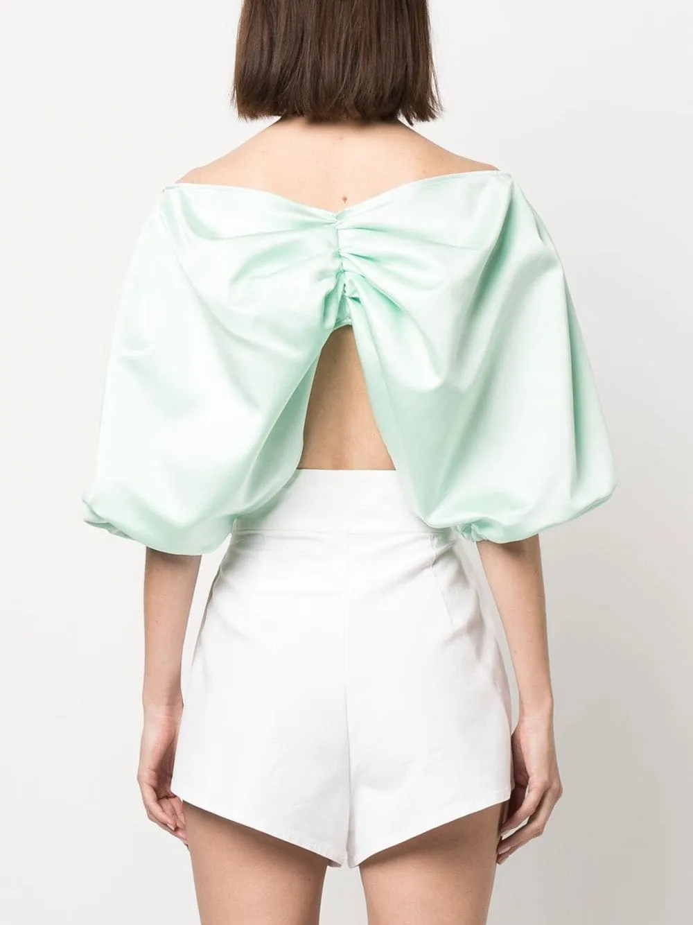 top corto con fiore e fiocco