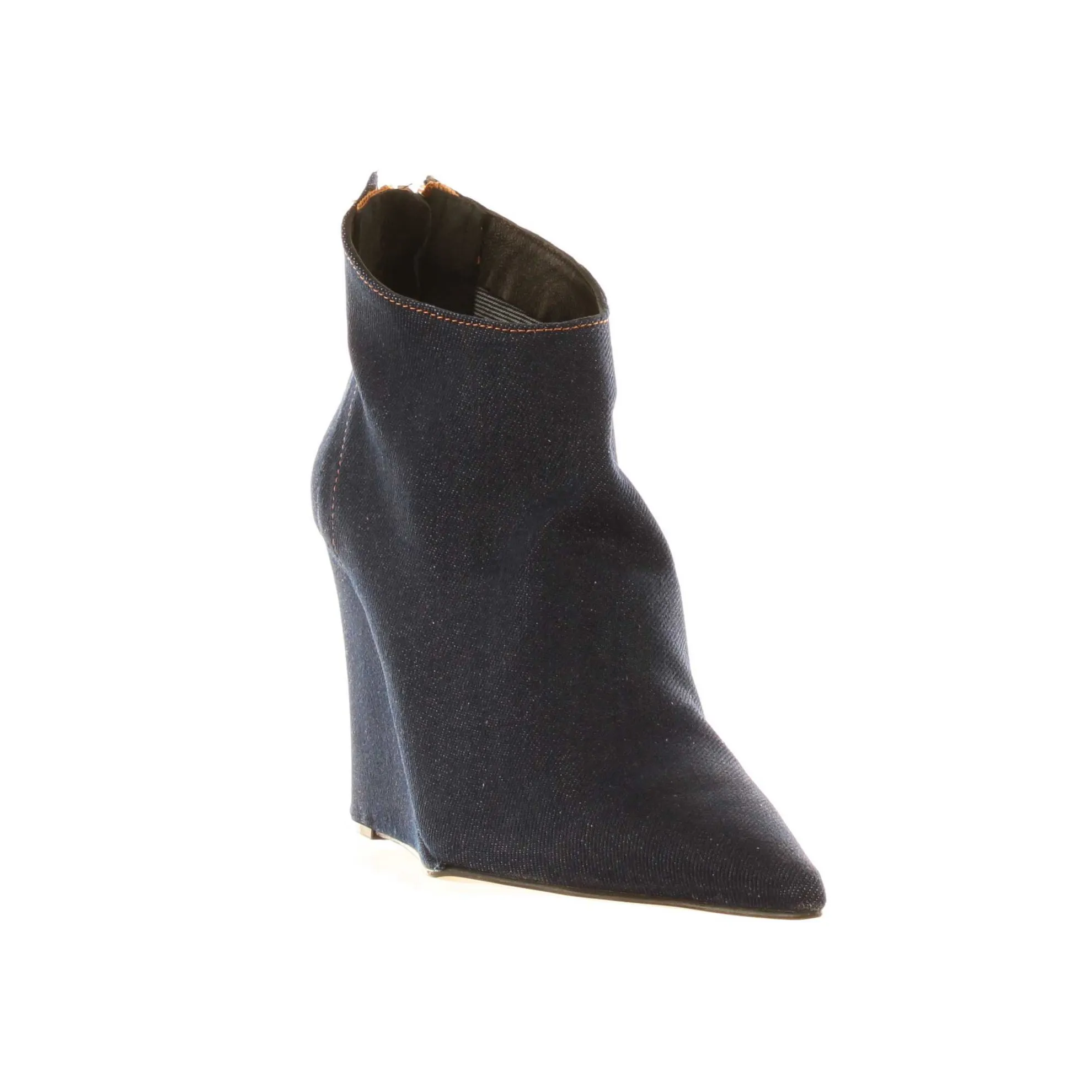 Tronchetto a punta in denim con zeppa