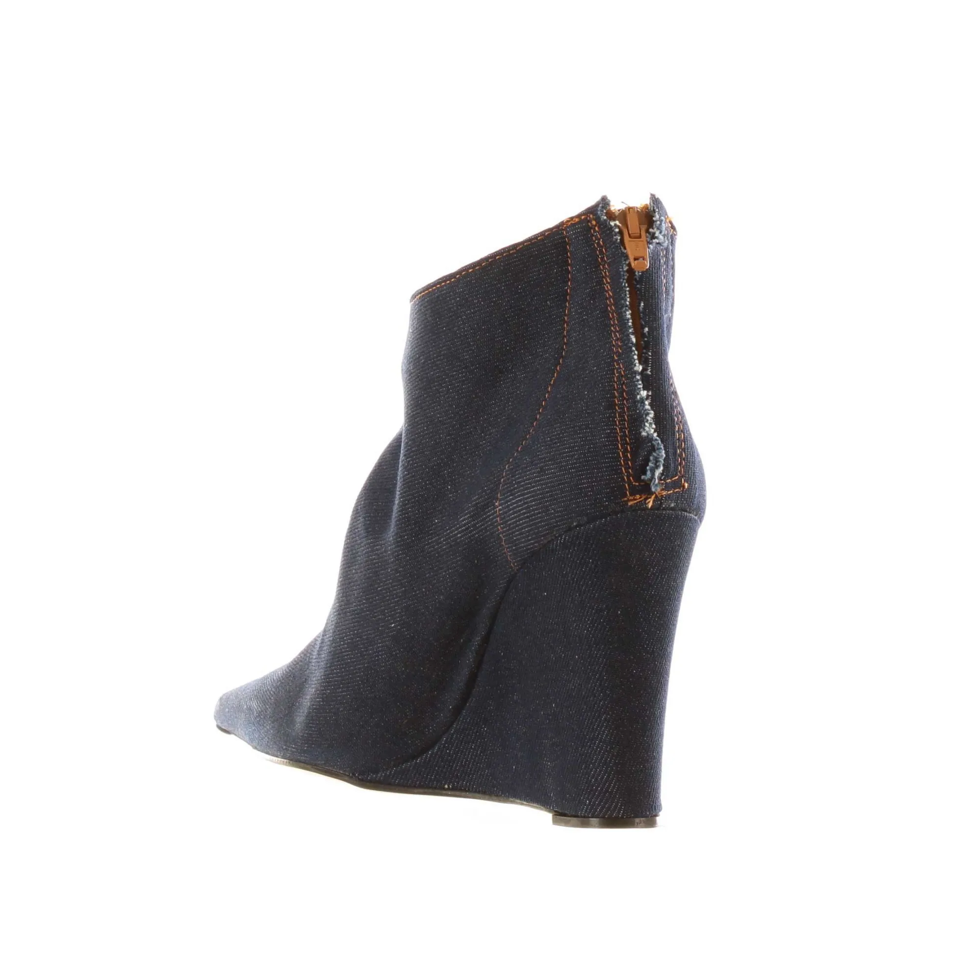 Tronchetto a punta in denim con zeppa